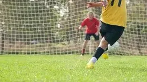 “浓眉哥谈交易传闻：电话来时误以为玩笑，詹姆斯是否知情非关键问题”